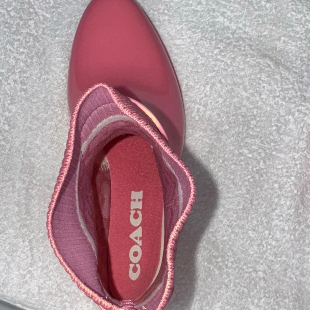 Coach Womens rain boots size 8, pink, with signature coach logo sock upper - Picture 4 of 10